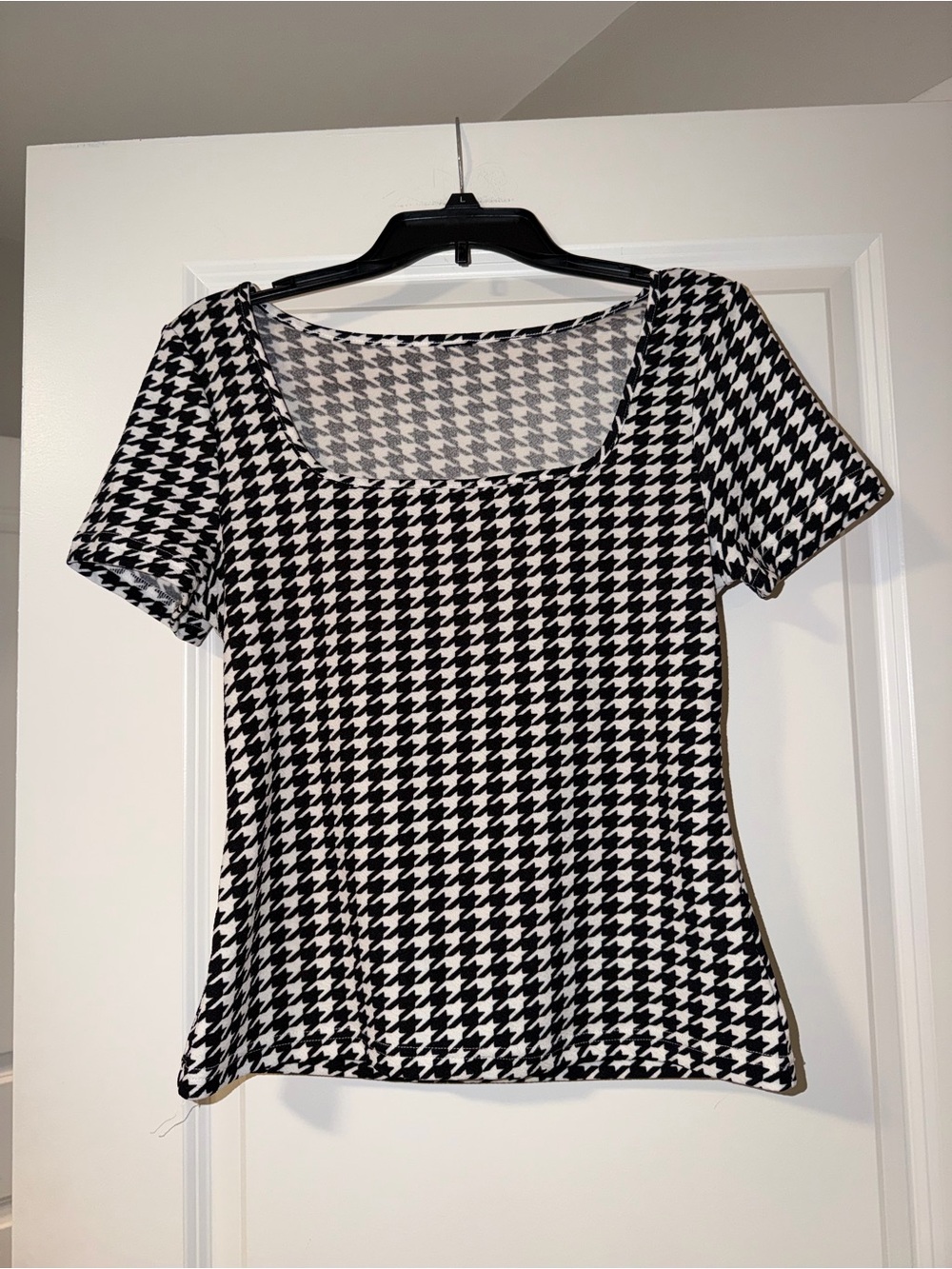 Macy's Black & White Houndstooth Scoop Neck Short Sleeve Top